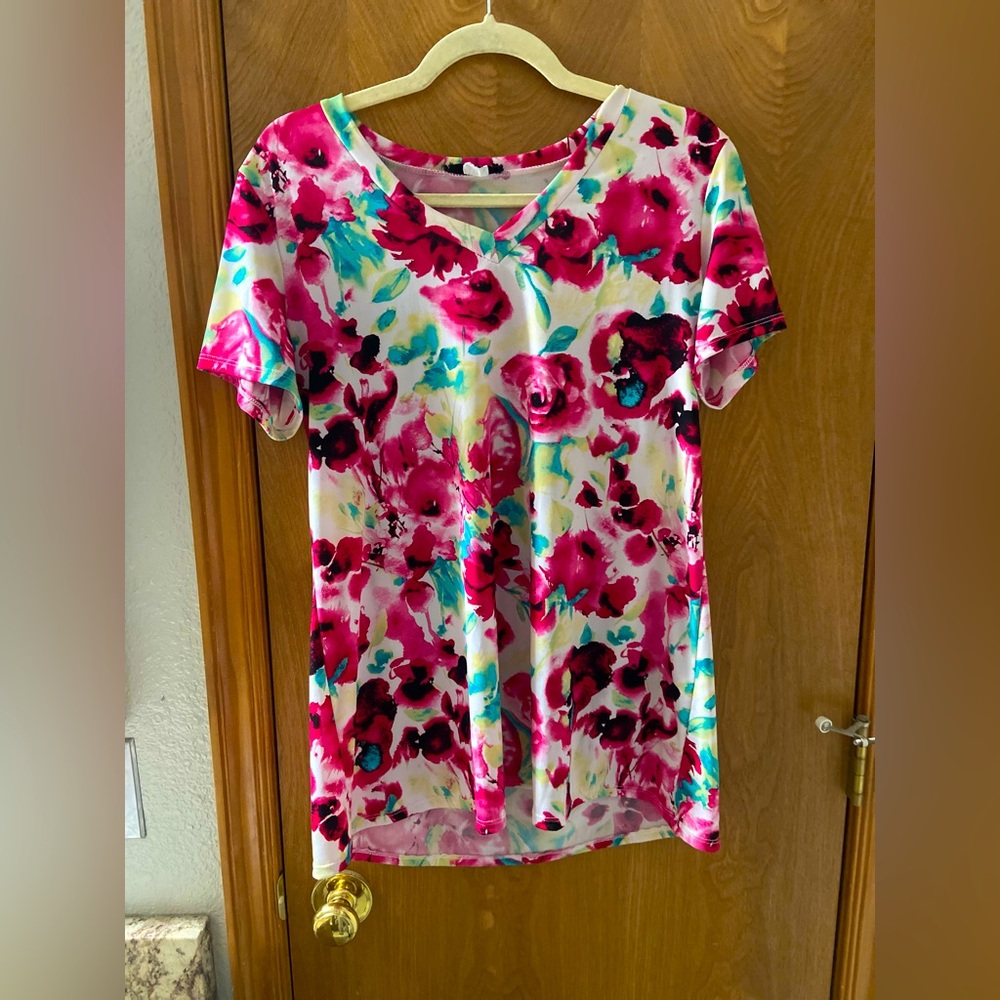 Bright, floral, v-neck tee/blouse, size small
